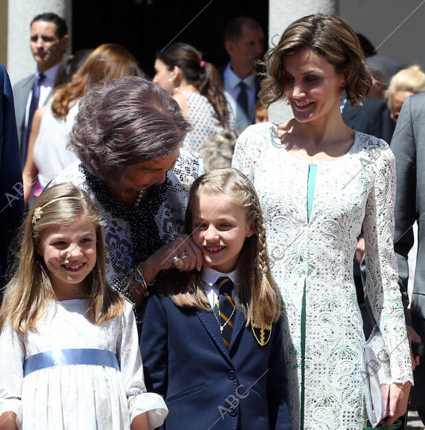 Ss.Mm: los Reyes en la primera comunión de su Hija la Princesa Leonor