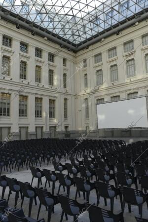 El cine de verano del Palacio Comunicaciones, en Cibeles, ultima detalles para...