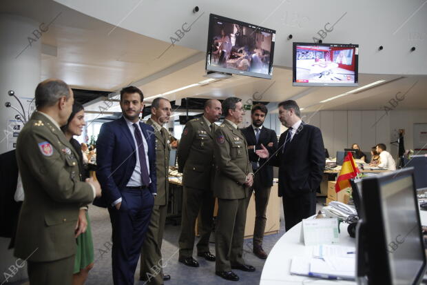 Visita del jefe del estado mayor del ejército de tierra jeme Jaime Domínguez Buj...
