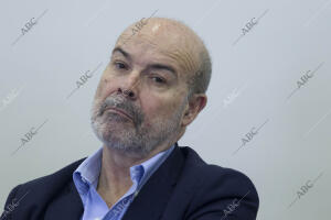 En un acto presidido por el director de la Academia Antonio Resines, con la...