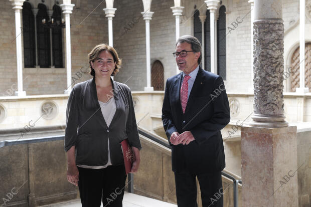 Reunión en el Palau de la Generalitat de Artur Mas con la alcaldesa de Barcelona...
