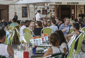 Turistas en Terrazas en Valencia