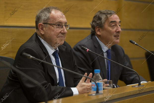 El presidente de la Ceoe Joan Rosell y José Luis Bonet en rueda de Prensa