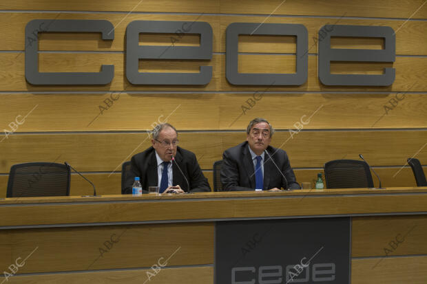 El presidente de la Ceoe Joan Rosell y José Luis Bonet en rueda de Prensa