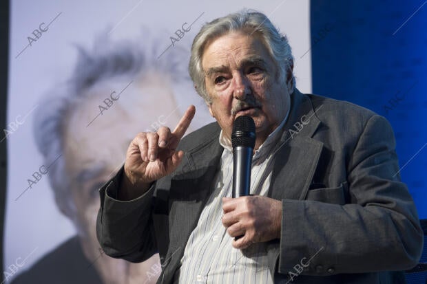 En la imagen, durante un acto en en la Fundación Telefónica , en donde presentó...