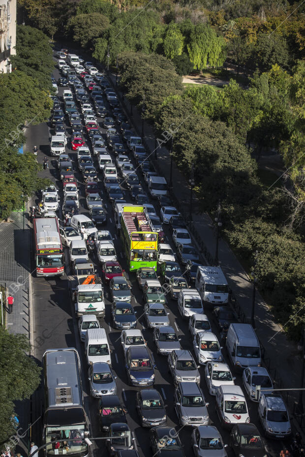 Día sin coches en la Semana de la Movilidad europea, en al imagen, atascos en la...