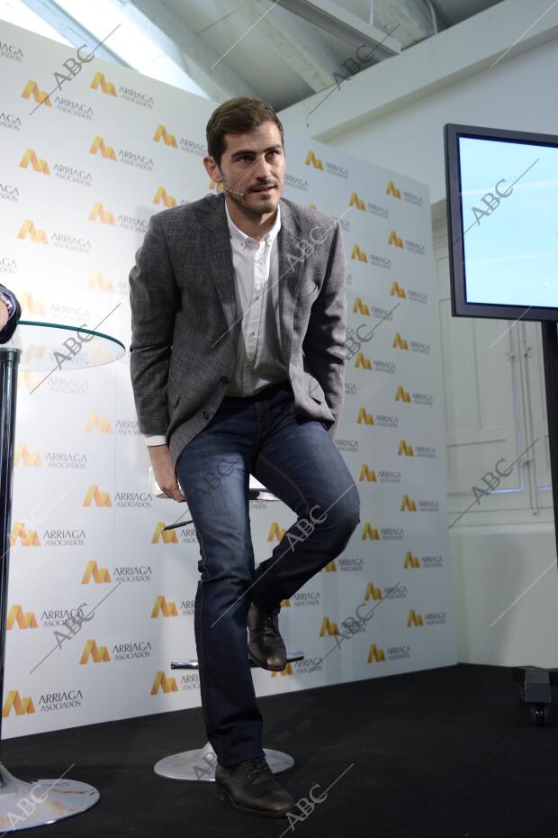 Presentación de Iker Casillas como imagen de Arriaga Asociados