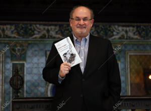 Entrevista al escritor Salman Rushdie