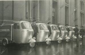 Motocarros para la distribución por los carteros de grandes volúmenes de...