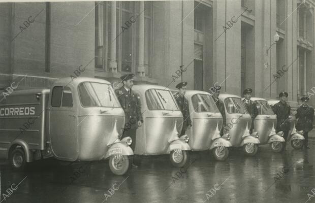 Motocarros para la distribución por los carteros de grandes volúmenes de...