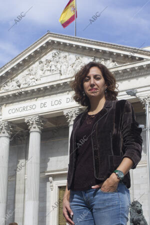 Irene Lozano a las puertas del Congreso de los Diputados