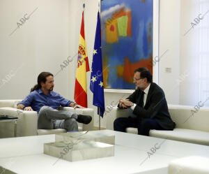 El presidente del Gobierno Mariano Rajoy, recibe en la Moncloa a Pablo Iglesias