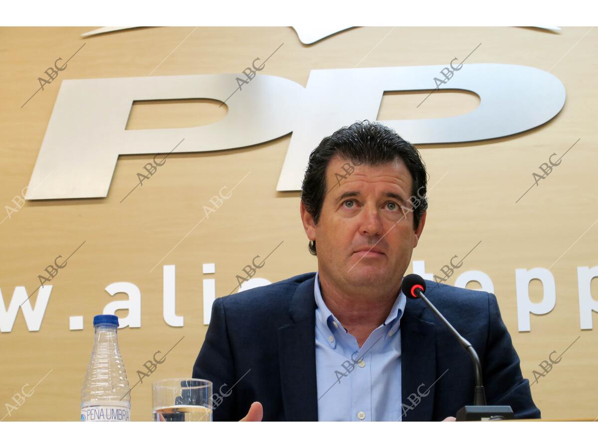 Rueda de prensa de José Ciscar Archivo ABC