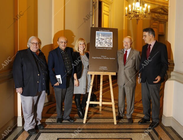 En la imagen el autor junto a Raúl Rivero, Yyannelis Aparicio, Ángel Esteban y...