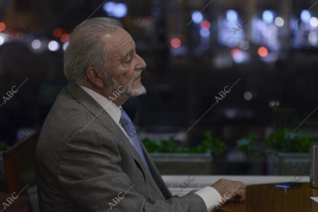 Entrevista a Julio Anguita por la presentación de su nuevo libro, «Atraco a la...