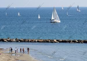 Temperaturas veraniegas en noviembre en la playa del Postiguet