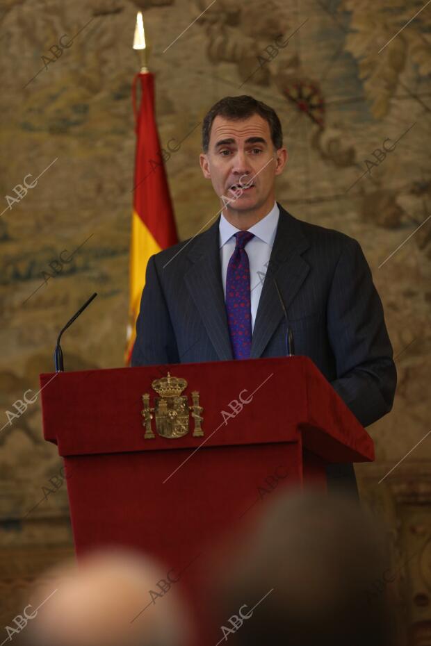 S.M. el Rey Felipe VI preside el solemne acto de concesión de la nacionalidad a...