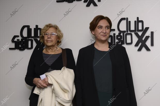 Presentación de Manuela Carmena a Ada Colau en el Club Siglo XXI