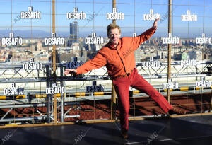 El funámbulo, francés Philippe Petit, ha posado en la azotea de la Torre...