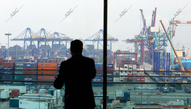 Vistas del puerto industrial de Valencia