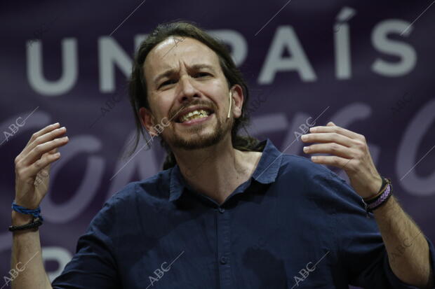 Intervienen el secretario general de Podemos Aragón Pablo Echenique y el...