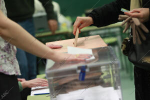 Ambiente en un colegio electoral durante las elecciones generales del 20D