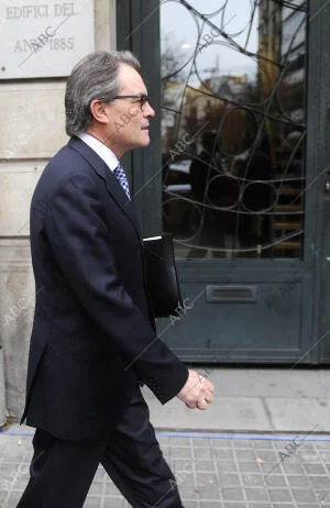 Artur Mas a su salida de la sede de CDC después de que la CUP haya decidido que...