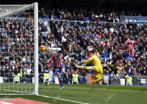 En la imagen, Gareth Bale marca y celebra un gol