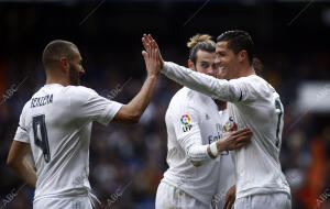 En la imagen, Cristiano Ronaldo marca y celebra un gol