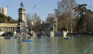 Altas temperaturas y día primaveral. En la imagen, las barcas del retiro