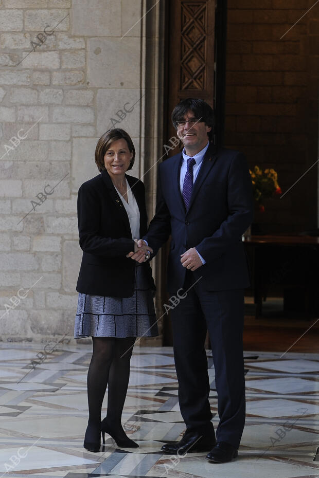 Reunión en el Palau de la Generalitat, entre el presiente Carles Puigdemont y la...