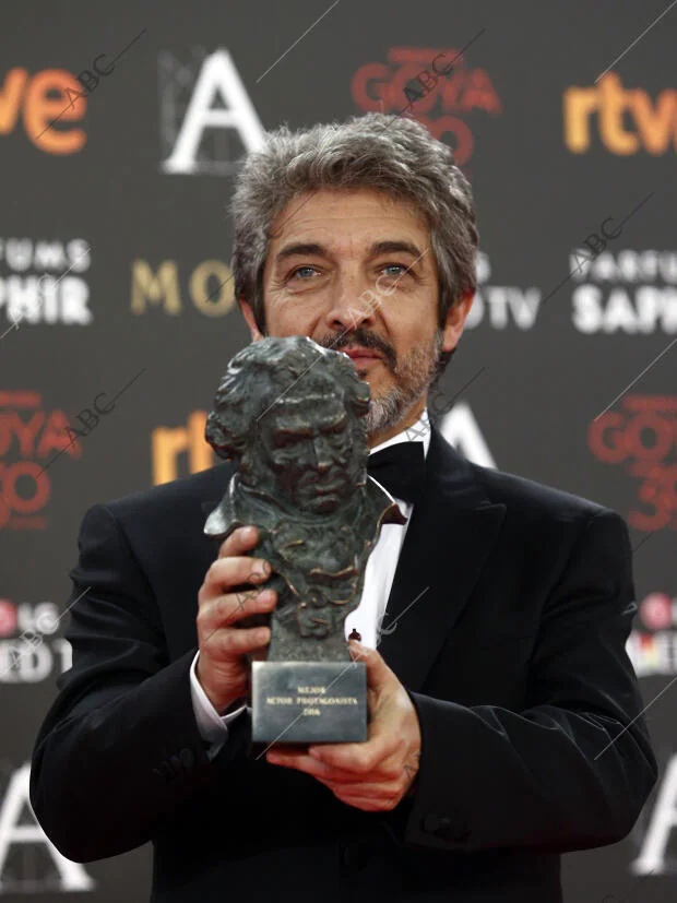 Ricardo Darín posa con su Goya al mejor actor