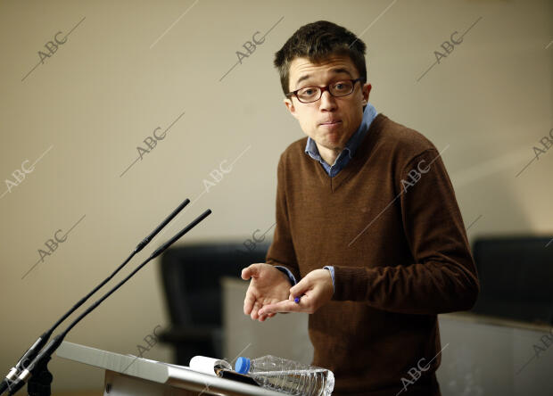 Iñigo Errejón en rueda de prensa en el Congreso de los Diputados