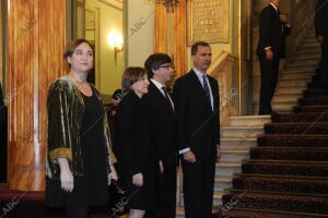 El Rey Felipe VI con el presidente de la generalitat de Cataluña Carles...