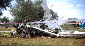 Accidente aéreo, en el que una avioneta se ha estrellado en un campo de olivos