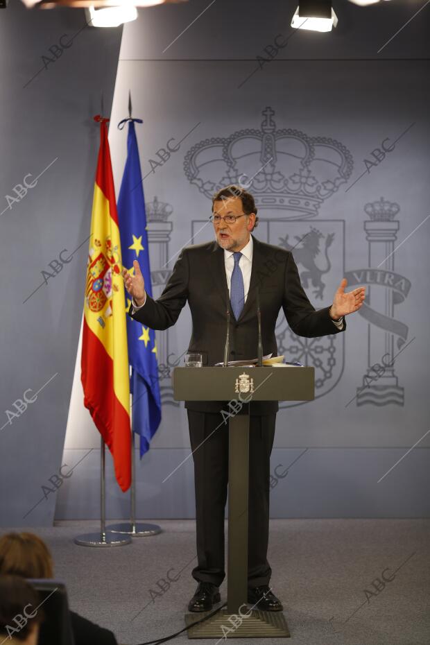 Rueda de prensa de Mariano Rajoy después de la reunión con el Rey, e la segunda...