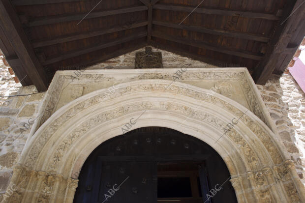 Reportaje de Buitrago del Lozoya para Plan B. En la imagen, la iglesia de Santa...