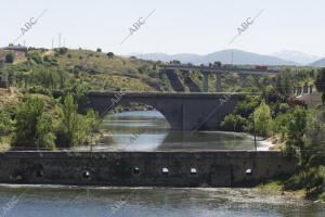 Reportaje de Buitrago del Lozoya para Plan B. En la imagen, puentes sobre el río...