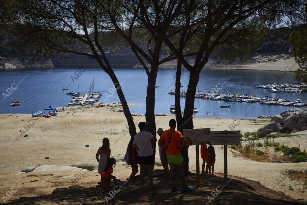 Cabeza y presa del pantano de San Juan