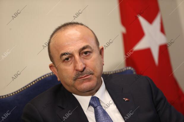 Entrevista al ministro de exteriores turco Mevlut Cavusoglu