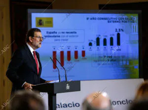 El presidente del Gobierno Mariano Rajoy, en rueda de prensa en La Moncloa hace...