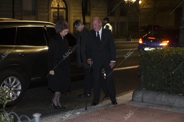 Los Reyes heméritos don Juan Carlos y Doña Sofía, asisten al funeral por el alma...