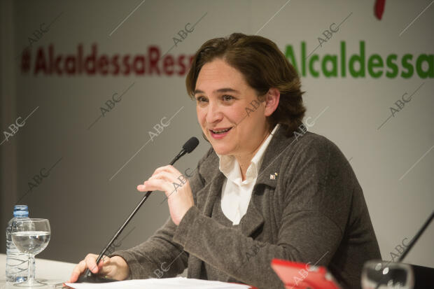 Conferencia de la alcaldesa Ada Colau en el Colegio de Periodistas