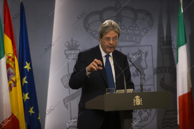 El presidente del Gobierno Mariano Rajoy recibe en el Palacio de la Moncloa a su...