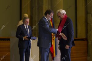 Mariano Rajoy e Iñigo Méndez de Vigo, Entregan la gran cruz de la orden civil de...