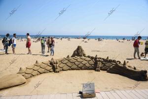 La playa de la Barceloneta durante las vacaciones de Semana Santa