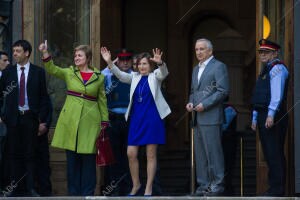 La presidenta del Parlamento de Cataluña Carmen Forcadell, acompañad e Anna...