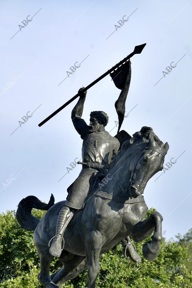 Estatua del cid campeador en Sevilla