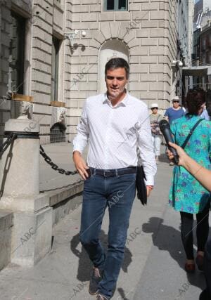 Pedro Sánchez a su llegada al Congreso de los Diputados para mantener una...