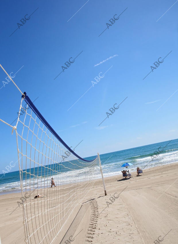 Daimús (Valencia), 08/06/2017. Ambiente en la playa de Daimús